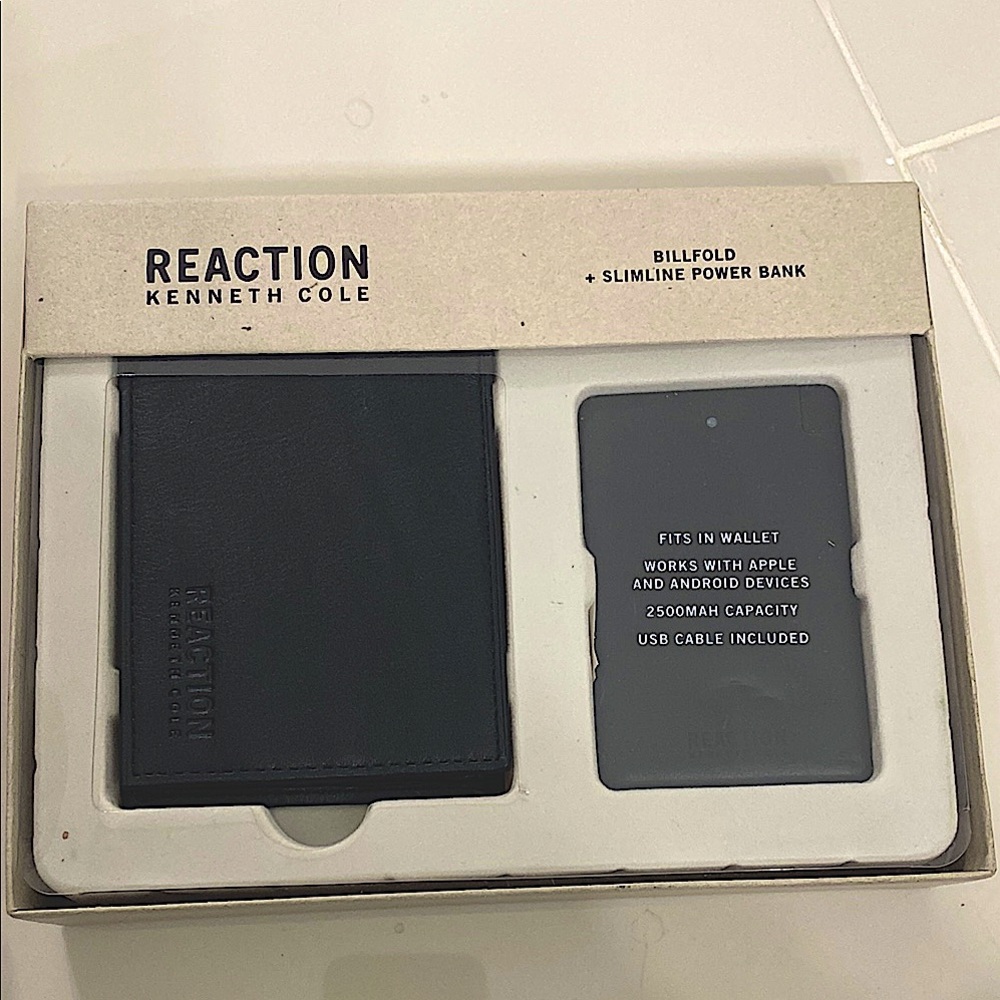 Kenneth Cole Reaction Black Billfold with Power Bank